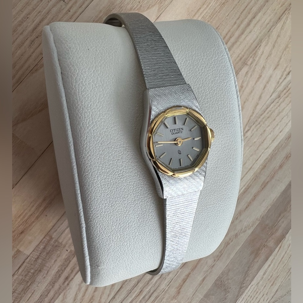 Citizen Ladies Watch Very Rare Vintage Two-Tone Case Gray Dial Silver Bracelet